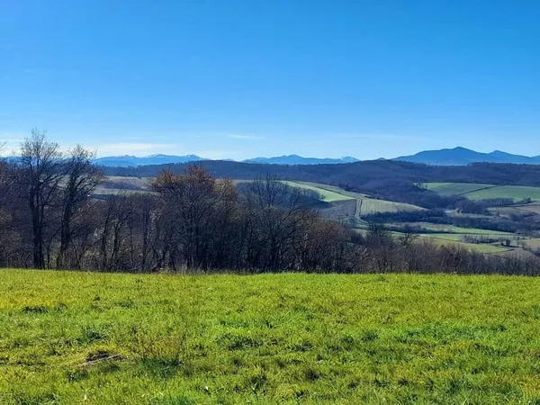Terrain constructible 3 HA vue montagnes