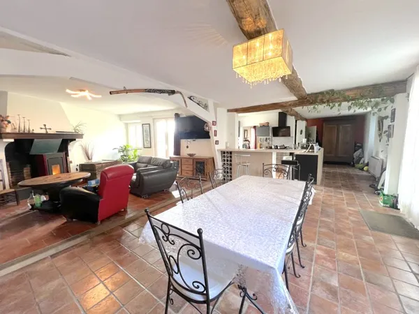 Maison en pierre T7 avec terrasse