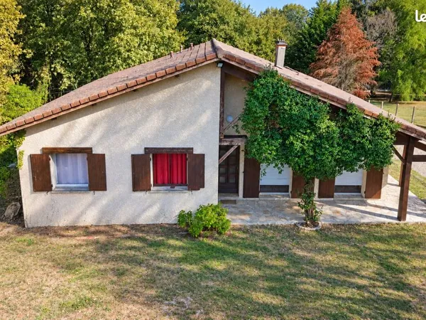 Maison de plain-pied sur 2 752 m² de terrain