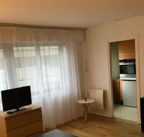 Studio rénové meublé 20 m²