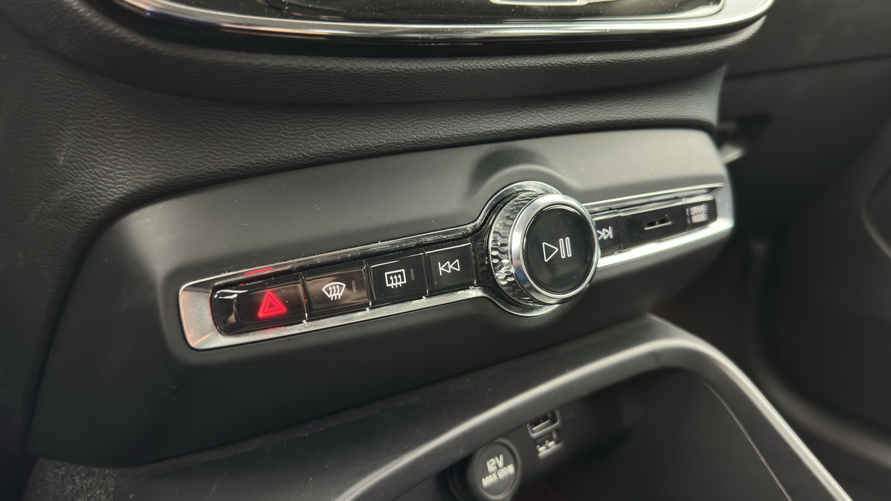 Volvo XC40 T4 Recharge 129+82 ch DCT7 — photo 28