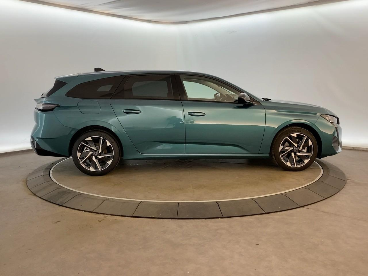 Peugeot 308 sw hybrid 145 e-dcs6 allure — photo 4