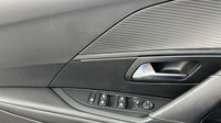 Peugeot 208 e-208 136ch GT — photo 19