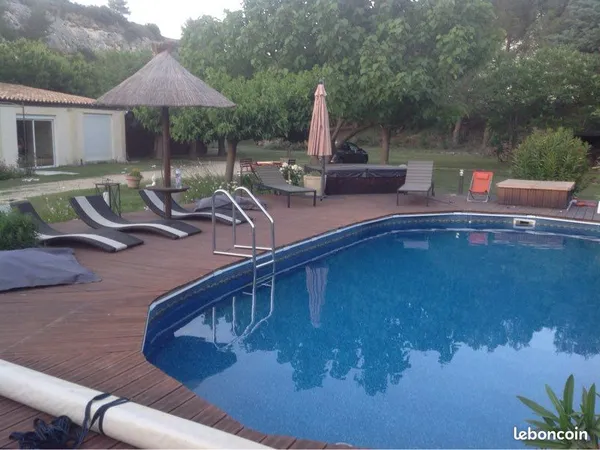 Louer - Superbe maison familiale avec piscine et spa à Mérindol (84360)