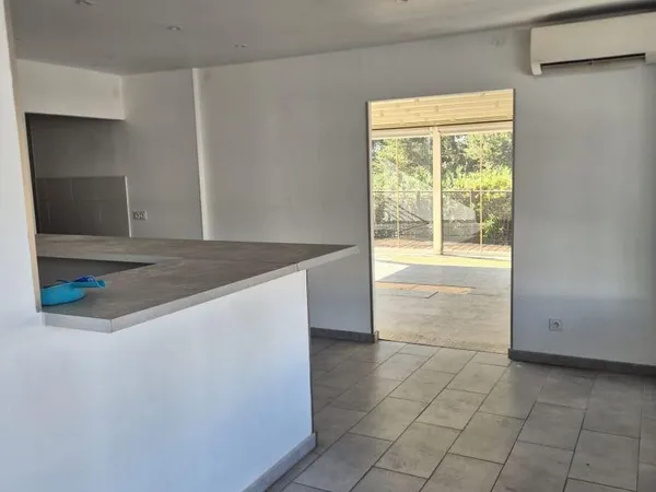 Local commercial 135 m²