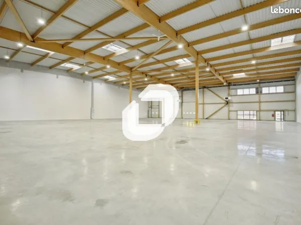 Local d'activité 6 974 m²