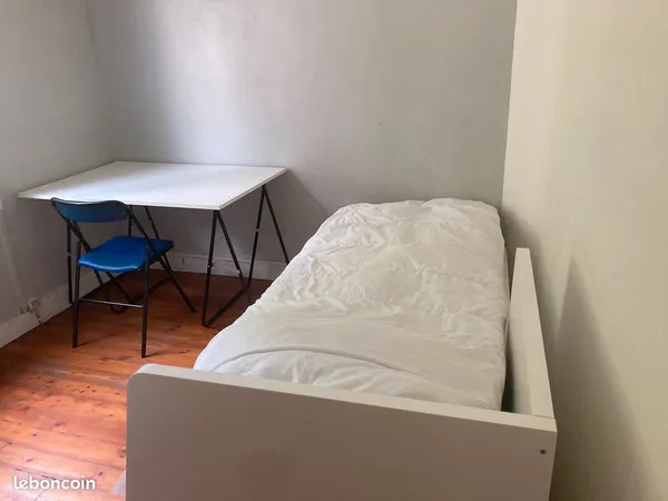 Chambre à louer dans une maison