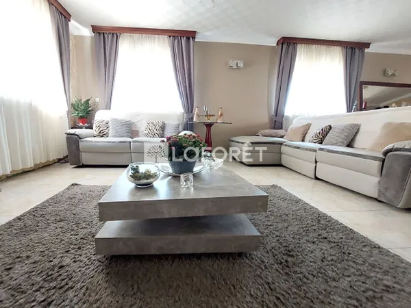 Maison 9 pièces 226 m²