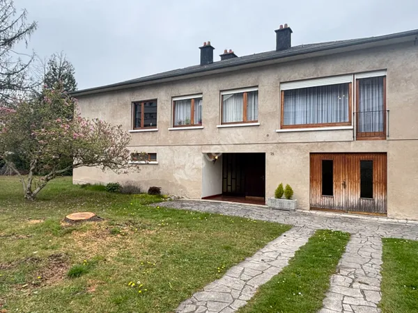 Maison individuelle centre ville - 140 m² - 4 chambres - Terrain 18 ares