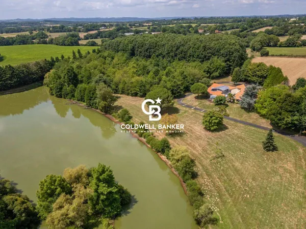 Maison 8 pièces 330 m²