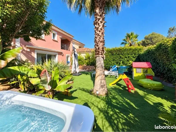 MAISON 100 m² - 3 CHAMBRES - JARDIN - GARAGE - RÉSIDENCE PRIVÉE ET SÉCURISÉE - 595 000