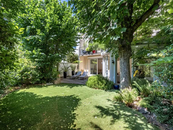vends HOTEL PARTICULIER 1930 d'une surface de 350m² rue du Belvédère à Boulogne Nord