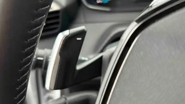Peugeot 208 hybrid 100 e-dcs6 — photo 17