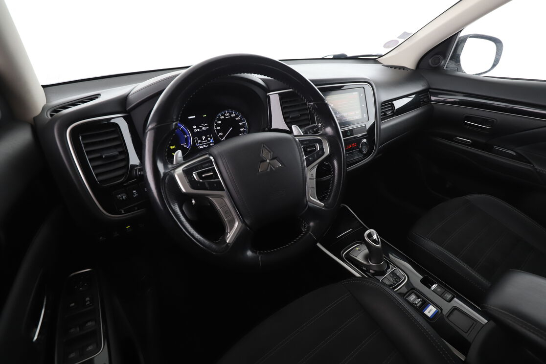 Mitsubishi Outlander PHEV Twin Motor Intense 4WD — photo 10