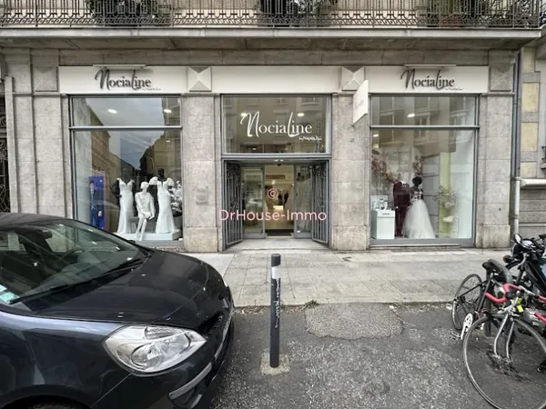 Local 3 pièces 265 m²