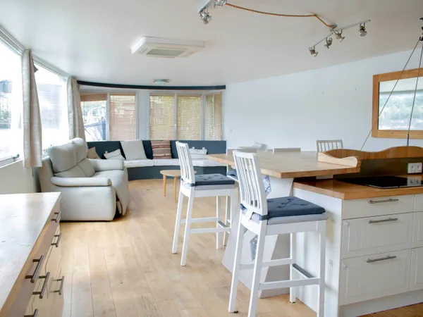 Vends Bateau Logement non navigant - 150m²