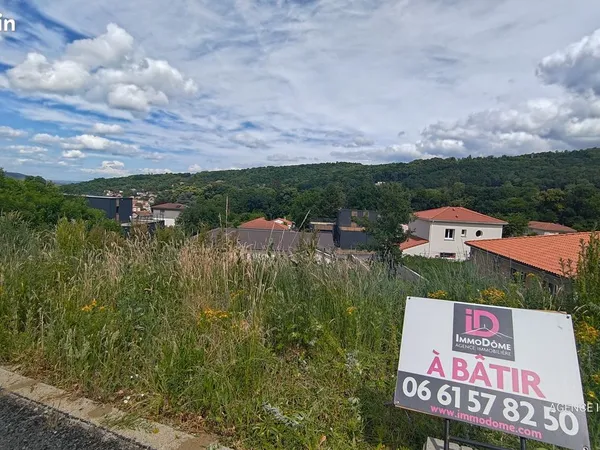 Terrain constructible de 952 m², vue dégagée