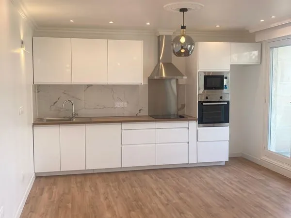 Chambre en colocation dans un bel appartement meublé de 100m2 rénové à neuf et très bien équipé