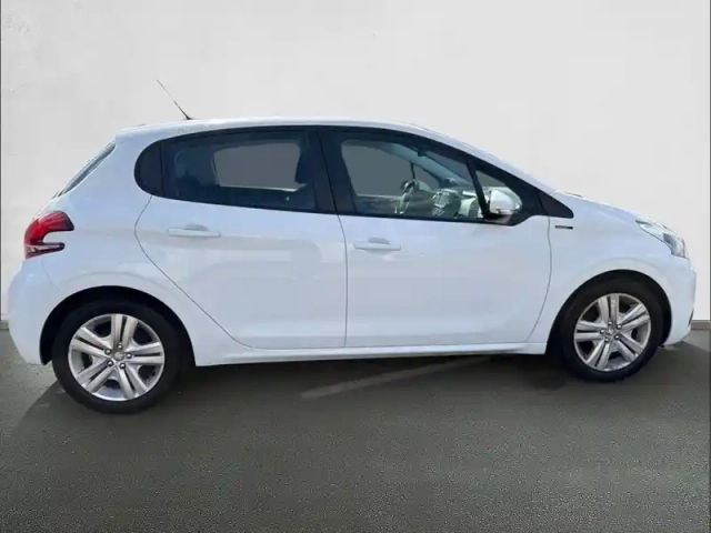 Peugeot 208 puretech 82ch s&amp;s bvm5 — photo 4