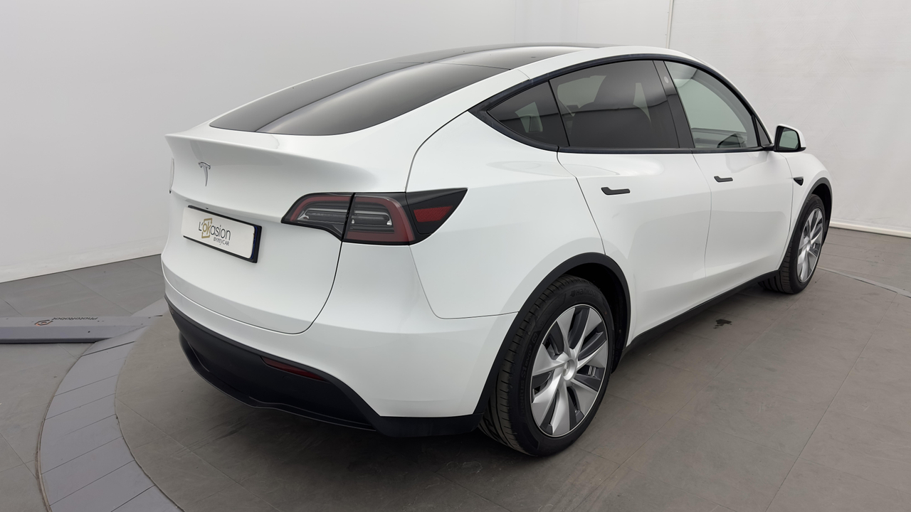 Tesla MODEL Y Standard RWD — photo 5