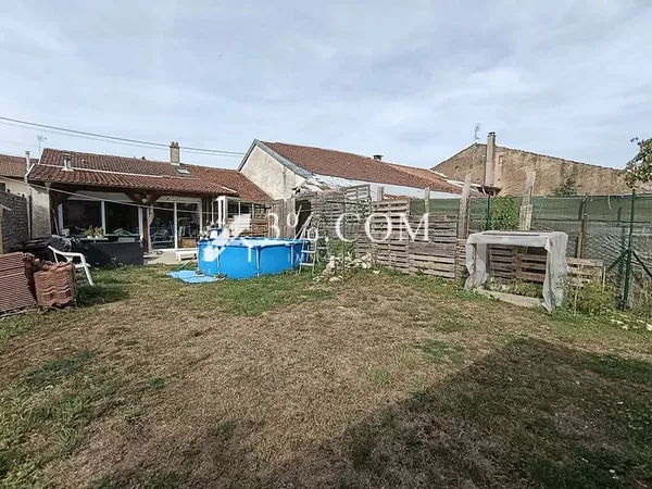 Maison sur la commune de CLEZENTAINE 88700.