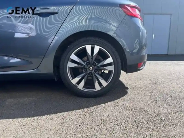 Renault Megane mégane iv berline dci 165 energy edc — photo 11
