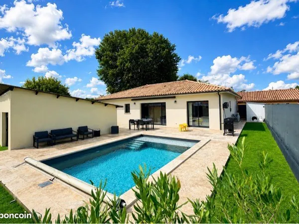 Maison contemporaine avec piscine