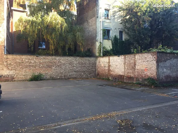 Place de parking extérieure au 9 rue du curé saint étienne