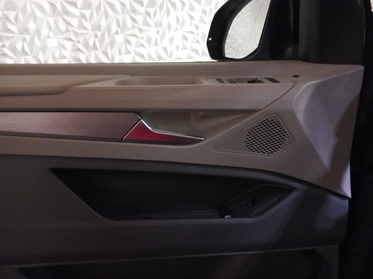 Volkswagen Utilitaires Multivan Court 1.5 eHybrid 245 4Motion DSG6 — photo 6