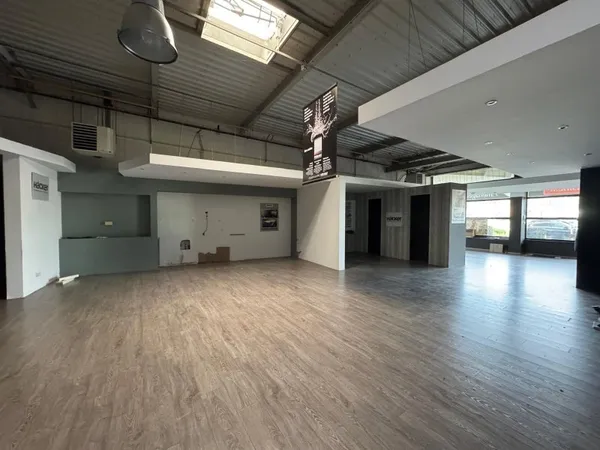 Local commercial 522 m²