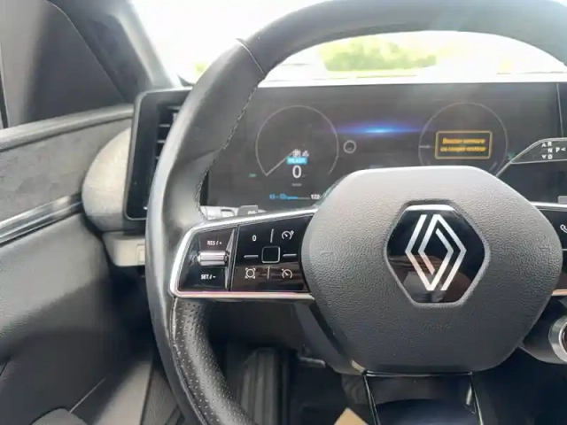 Renault Megane e-tech ev40 130ch standard charge — photo 29