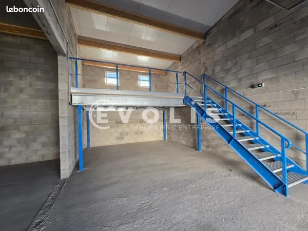 Local d'activité 180 m²