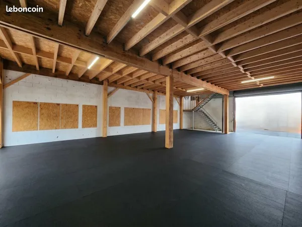 Local commercial 404 m² SAINT RAPHAEL