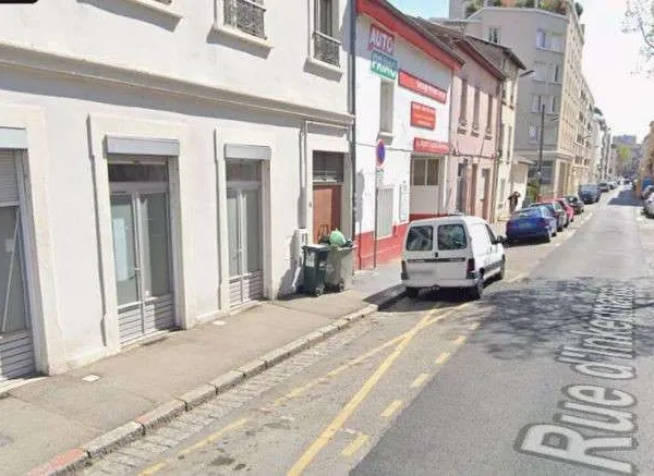 VILLEURBANNE - LOCAL A LOUER - 51 M²