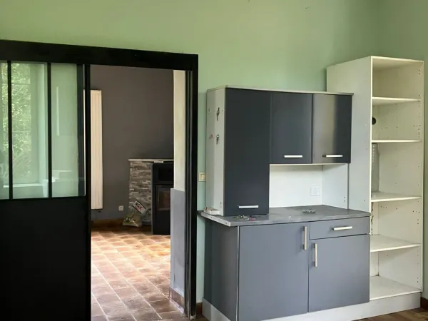 Un domaine de pierre de 160 m² env. à rénover sur 15950 m² de forets préservées, Un havre rare entre