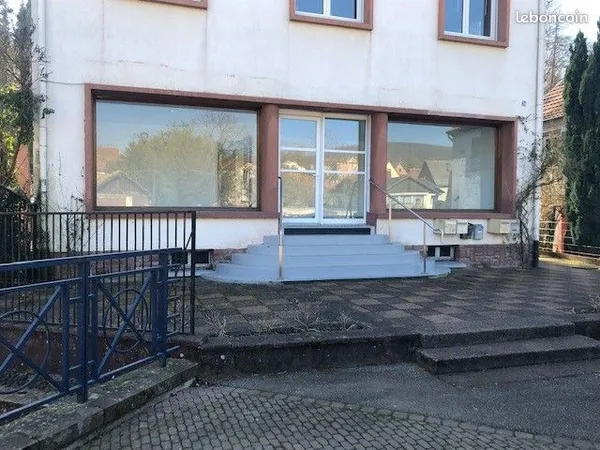 Local bureau, commerce, cabinet