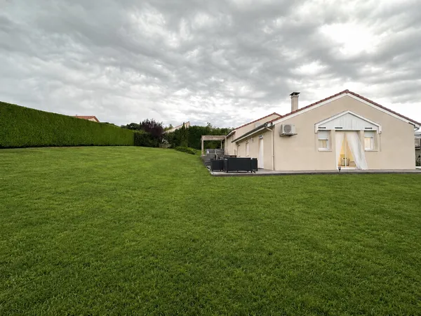 Maison familiale meublée 110 m2 sur terrain 1200 m2- Aubière