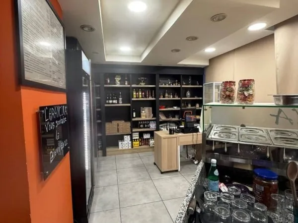 Local commercial 2 pièces 90 m²