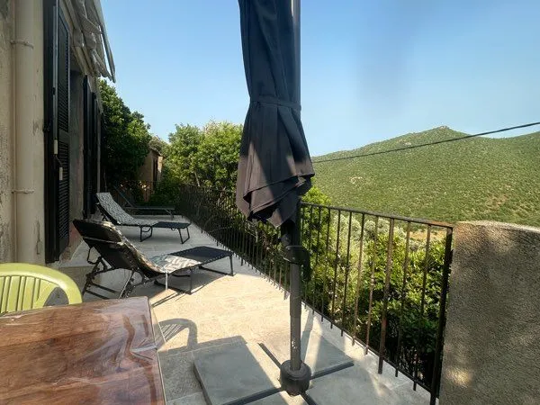 Palasca - maison corse avec terrasses, vue dégagée et 27 m² d'agrandissement autorisés
