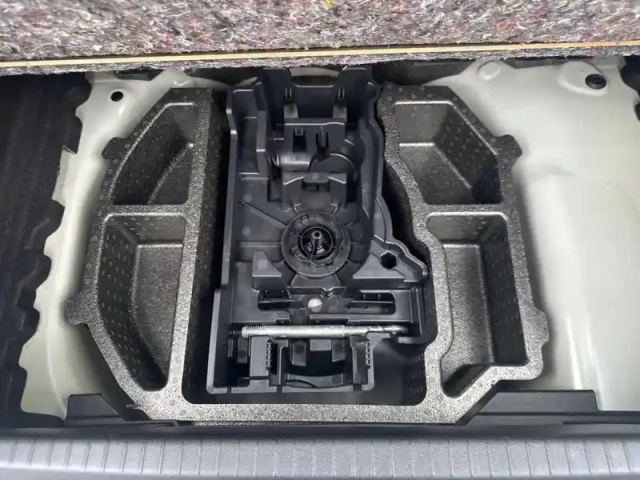 Peugeot 208 puretech 100 s&amp;s eat8 allure — photo 21