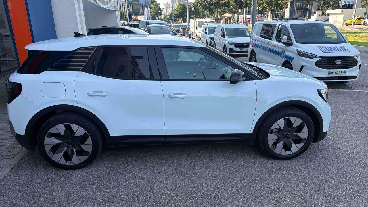 Ford Explorer RWD Extended Range 79 kWh 286 ch — photo 6