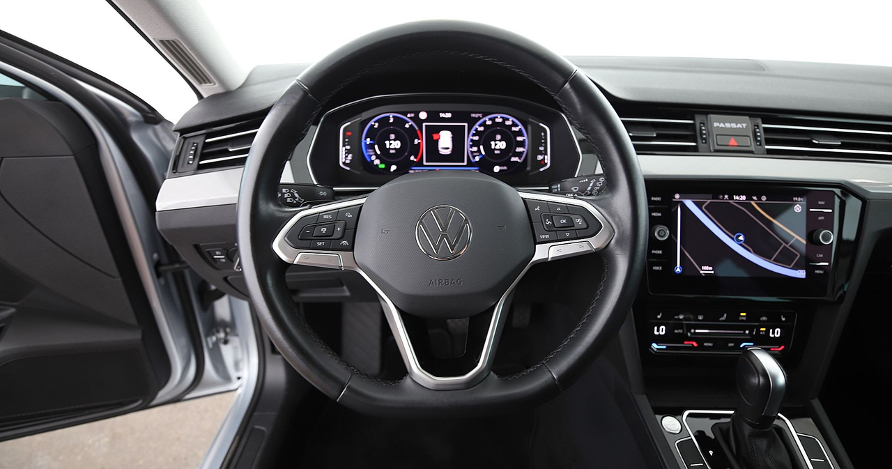 Volkswagen Passat SW — photo 28
