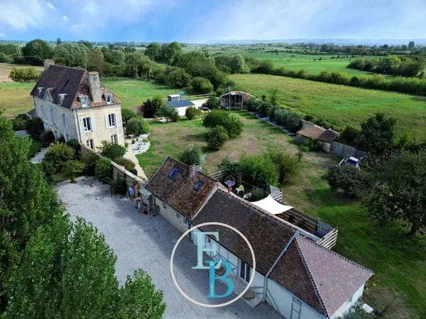 PROPRIÉTÉ D'EXCEPTION SUR PRÉ DE 1,5 HECTARE AVEC MAISON PRINCIPALE, LOGEMENT INDÉPENDANT ET DÉPENDA