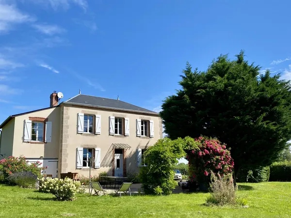 Magnifique Maison de Maître proche Boussac dans un très beau parc de plus de 5000m²