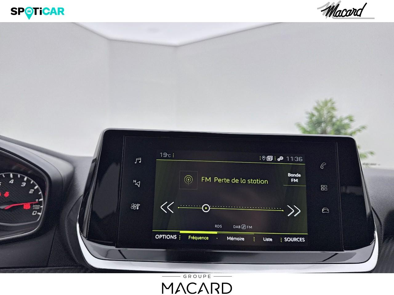 Peugeot 2008 1.5 bluehdi 110ch s&s allure — photo 18