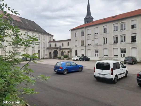 Neufchateau centre f5 rdc parking sécurisé