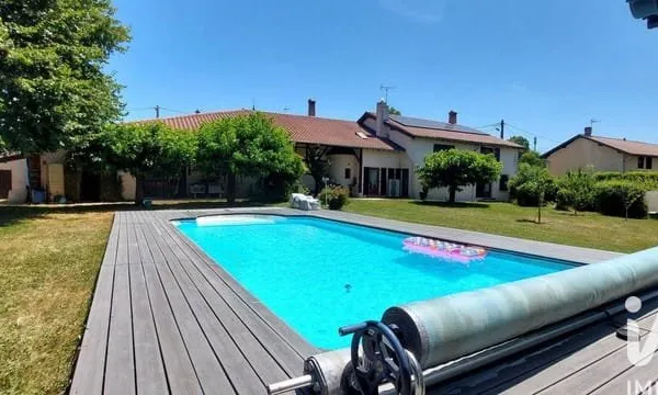 Maison 10 pièces 325 m²