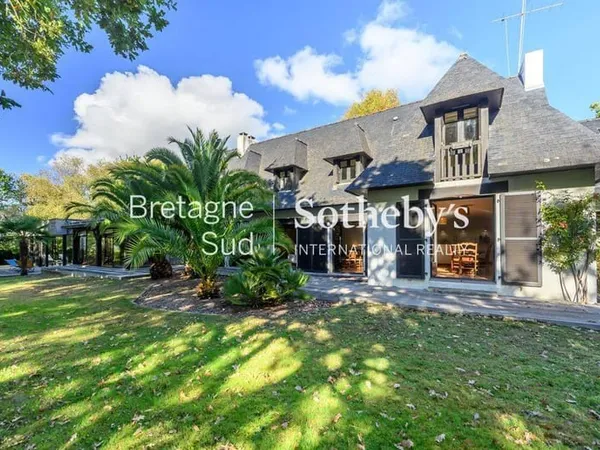 Maison 8 pièces 325 m²