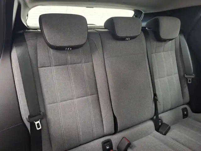 Renault Megane e-tech er ev60 130ch super charge — photo 24