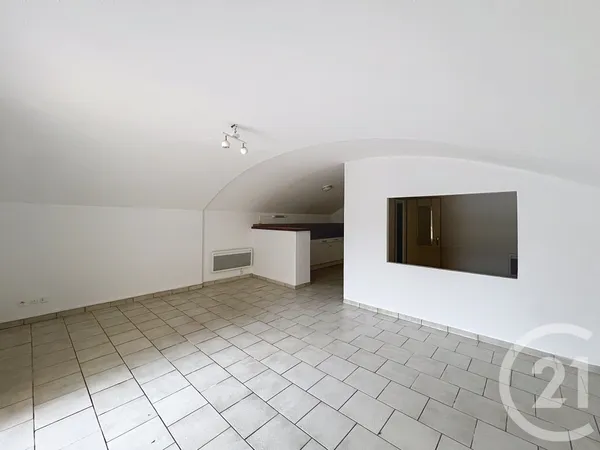Local 2 pièces 80 m²